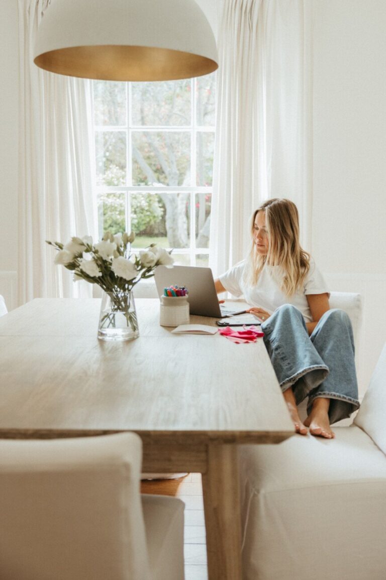 woman on computer at desk 865x1298