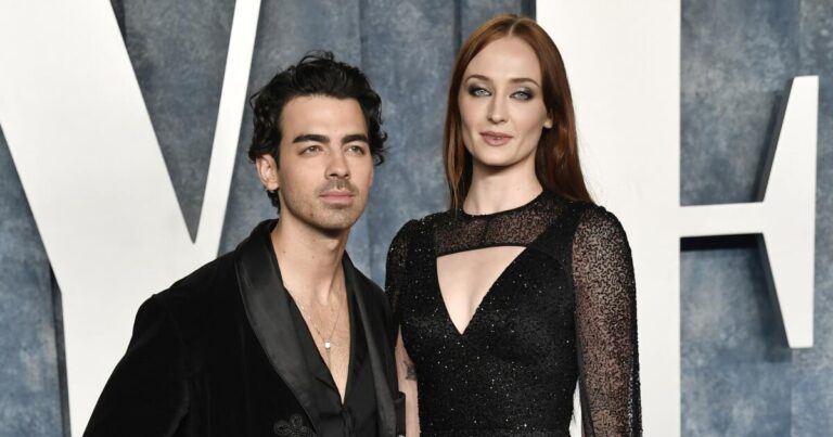 urlhttps3A2F2Fcalifornia times brightspot.s3.amazonaws.com2Ff32F1d2F6ef7d8cf40cabaa96e9f60b954f42Fjoe jonas sophie turner 72300