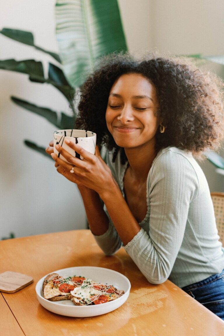 woman eating eggs toast 865x1298