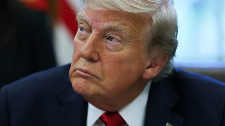 108135741 17454440392025 04 23t213252z 86268454 rc2s3ear4oy6 rtrmadp 0 usa trump