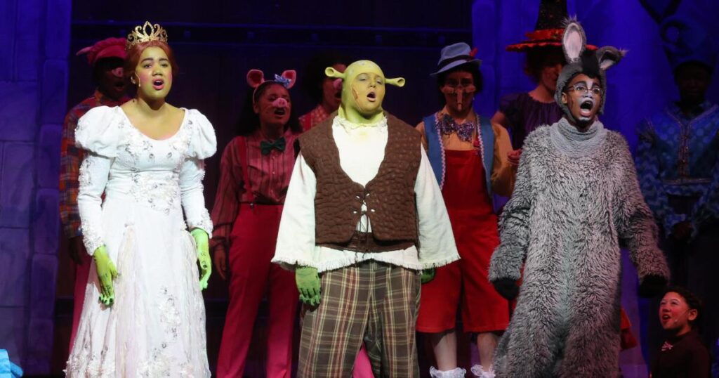urlhttps3A2F2Fcalifornia times brightspot.s3.amazonaws.com2Fac2F8c2Fbc9781fe490f8bd8980cffb129712F1502819 et 0418 shrek jr performance gem 014