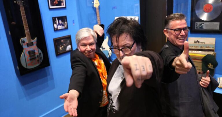 urlhttps3A2F2Fcalifornia times brightspot.s3.amazonaws.com2Fe62F1c2Fa6a3e7ef408d8580cc53d88f6e512F1501080 et 0404 agnew brothers punk doc gem 004